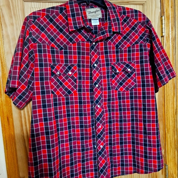 Men's XXL Wrangler Short Sleeve Button Up - Picture 3 of 3